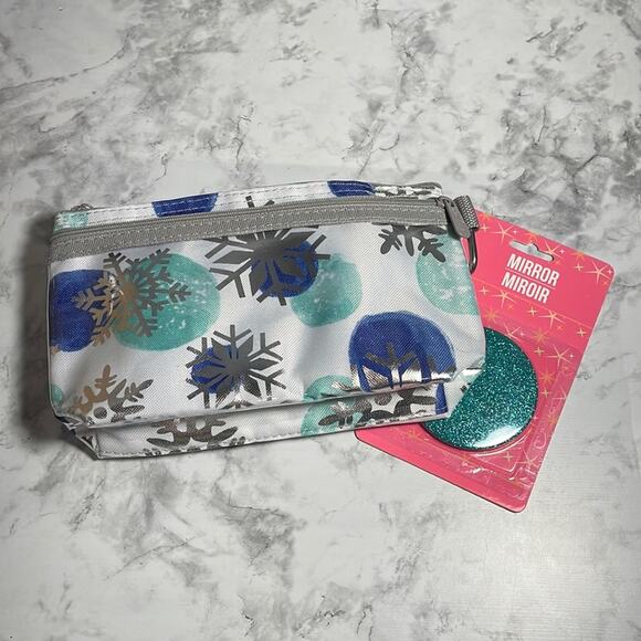 Thirty-One Silver Snowflake Pouch With 2 Zipper Pockets & 1 Open Pocket NWOT - Picture 1 of 14